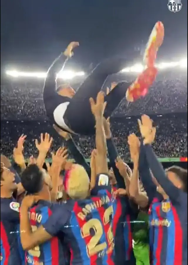 Spotted: Barca players toss Xavi in the air to celebrate La Liga success