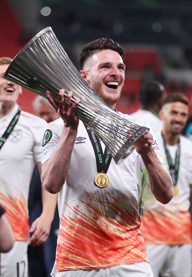 Harry Kane mocked as 'even West Ham' win a trophy before Tottenham star